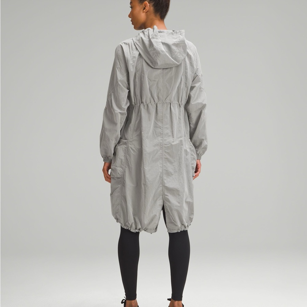 lululemon athletica Gray Utility Rain Jacket Lightweight Relaxed Fit NWOT - Picture 2 of 14